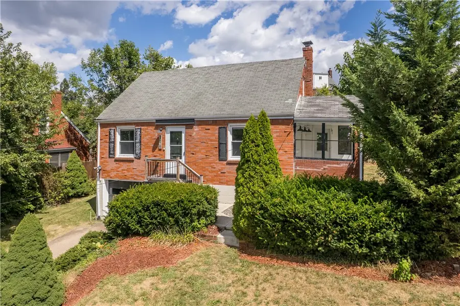 2678 Glenny Ln, West Mifflin, PA 15122 - Image #2