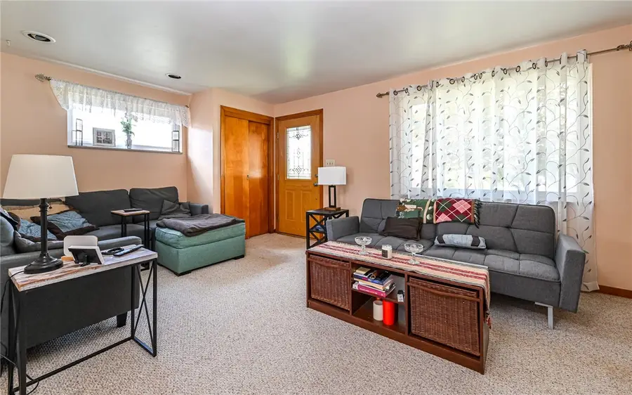 1954 Outlook Dr, Penn Hills Township, PA 15147 - Image #3