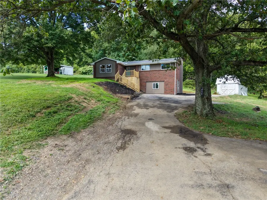 275 Twin Lakes Rd, Unity, PA 15650 - Image #3