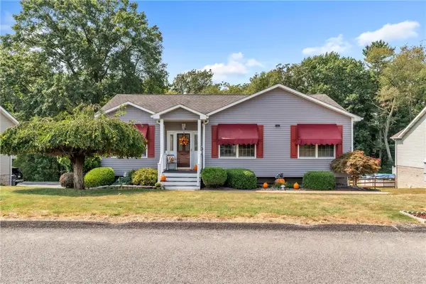 114 Brooksedge Dr, Center Twp, PA 16001