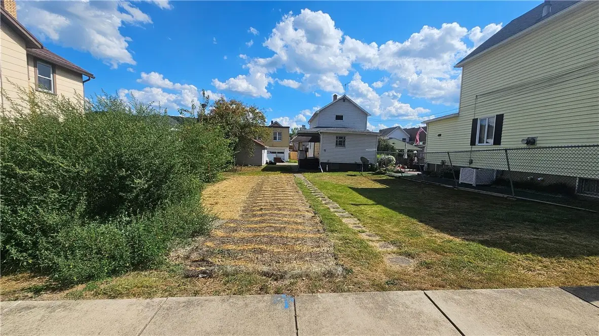 325 1/2 Quay Street, East Vandergrift, PA 15629 - Image #1