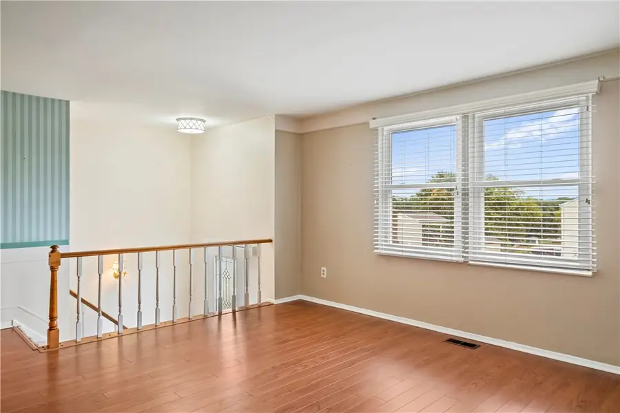 155 Cranbrooke Dr, Findlay, PA 15108 - Image #3