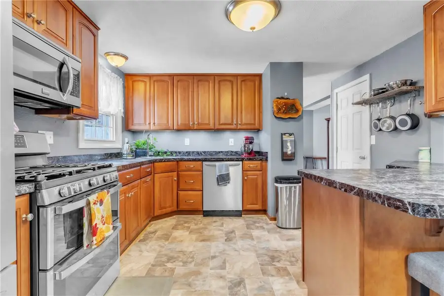 660 Surfside Dr, Plum, PA 15239 - Image #2