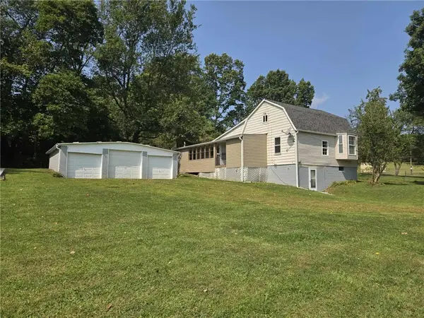 2907 Oneida Valley Rd, Venango Twp, PA 16049