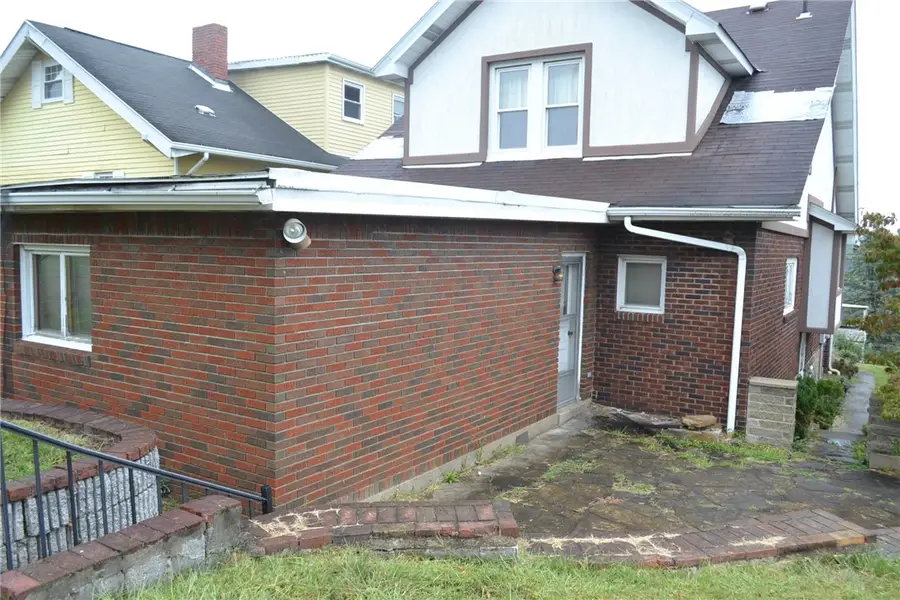 415 Oakland Ave, Charleroi, PA 15022 - Image #3