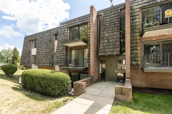 333 Forest Green #333, Moon/Crescent Twp, PA 15108