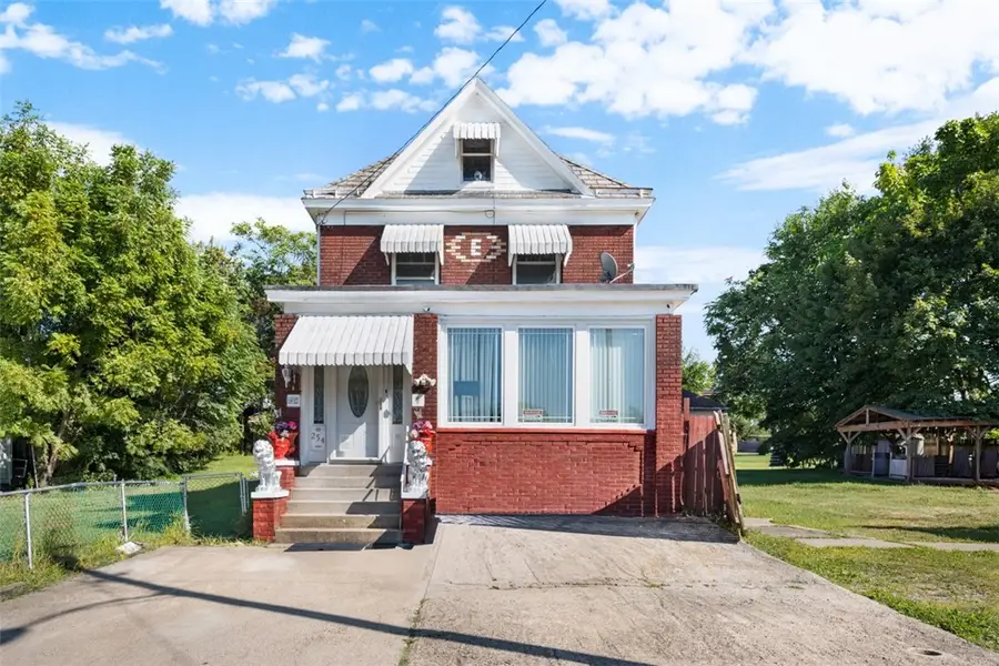 254 Ridge Ave, New Kensington, PA 15068 - Image #2