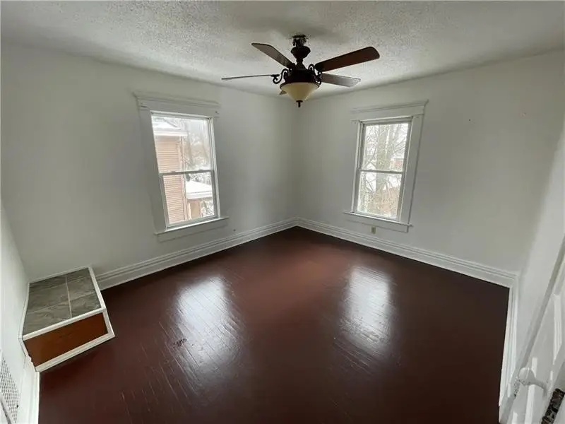 238 E Leasure Ave, New Castle, PA 16101 - Image #2