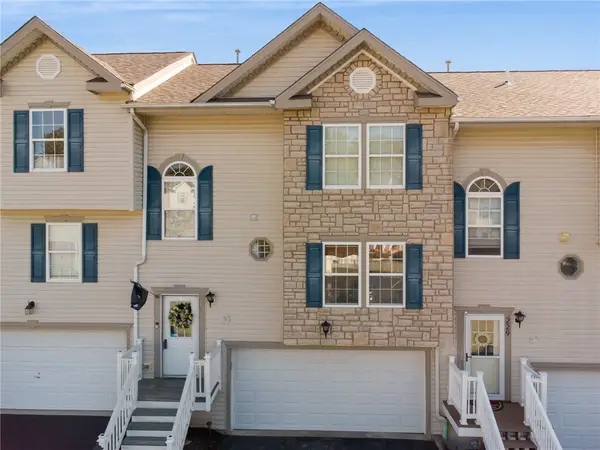 227 Manor View Dr, Manor, PA 15665