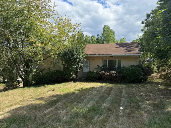 102 Baker Rd, Center Twp, PA 15061