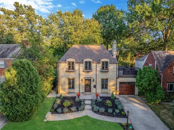 619 Briarwood Ave, Mt Lebanon, PA 15228