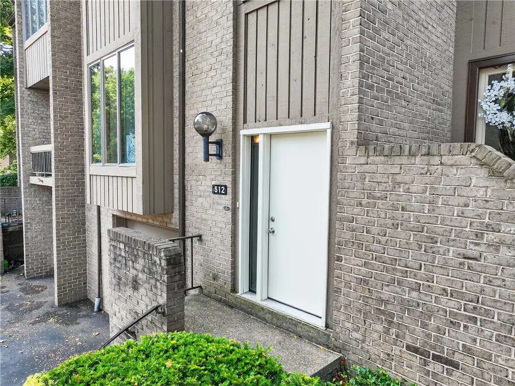 512 Dogwood Ct, Ross Township, PA 15237 - Image #1