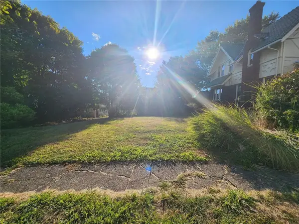 320 1st St, City of But NE, PA 16001