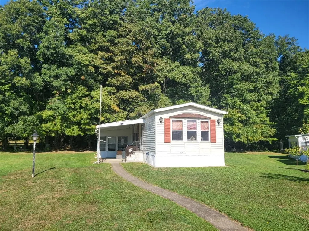 1529 Lee Ln, Grove City, PA 16127 - Image #1