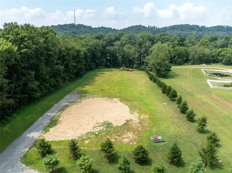 127 Britt Ln, Penn, PA 16002 - Image #3