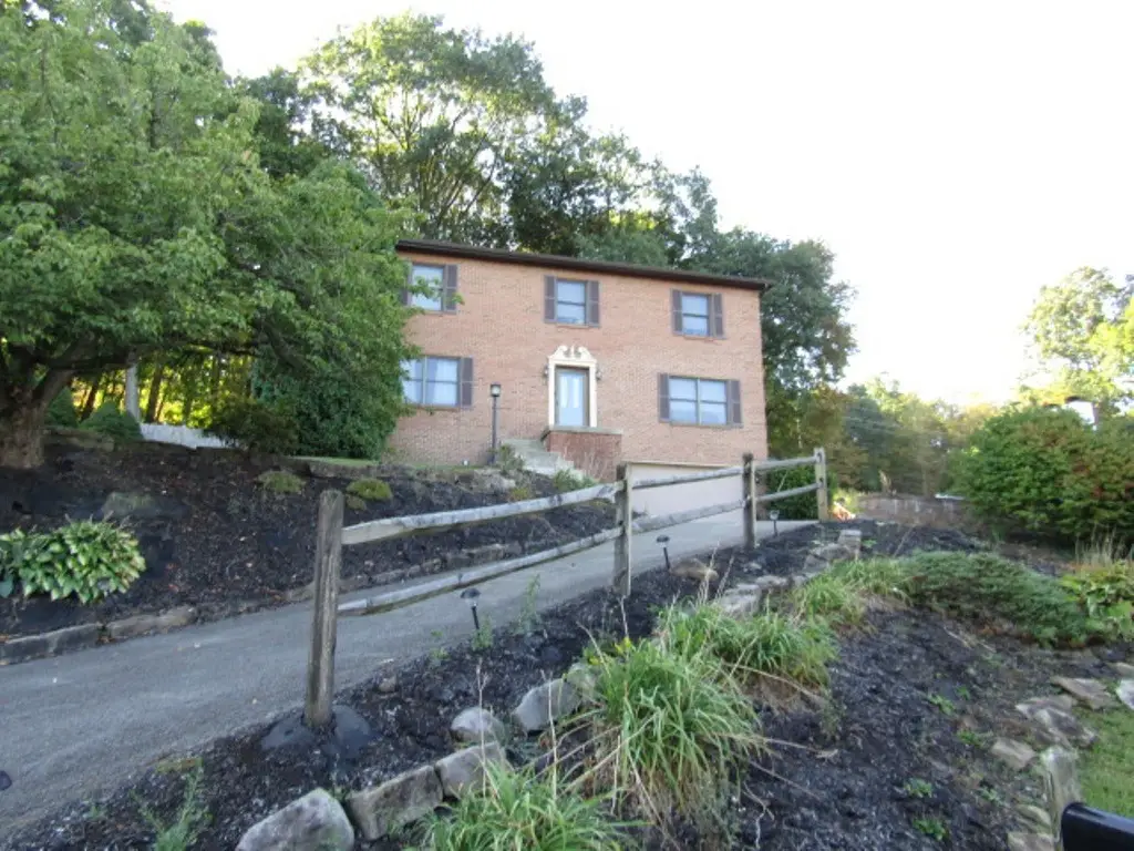 165 Oakdale Dr, Zelienople, PA 16063 - Image #1