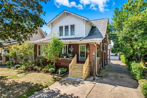 71 Lyle Dr, Hermitage, PA 16148