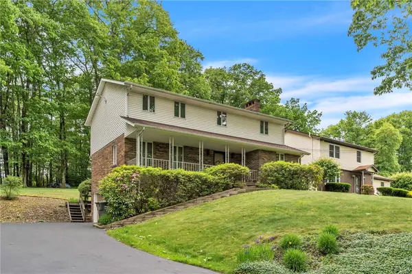 454 Cherokee Dr, Center Twp, PA 16001