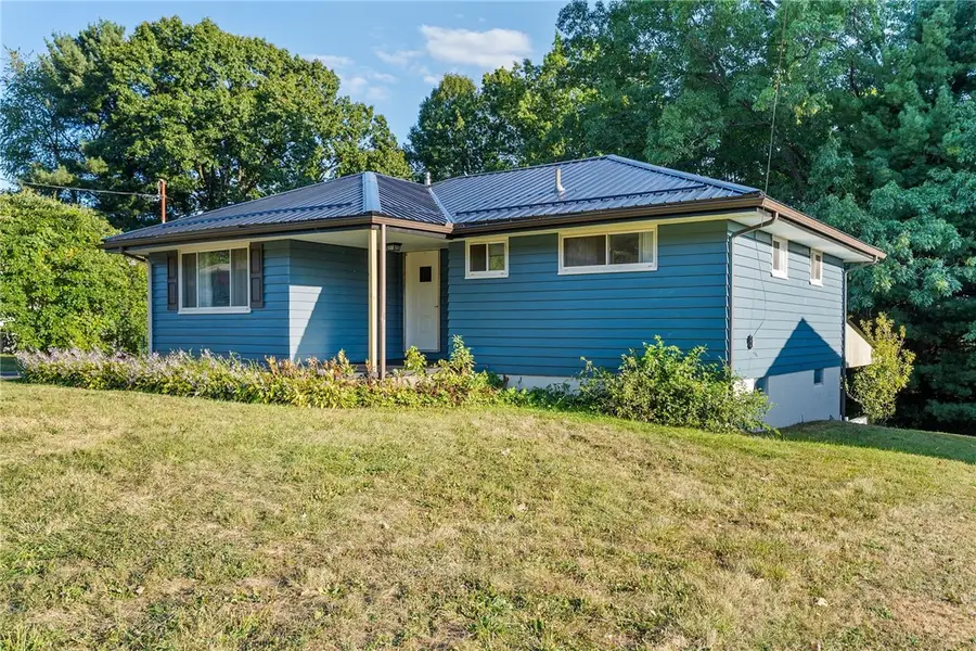 2085 Debrakeleer, Farrell, PA 16121 - Image #2