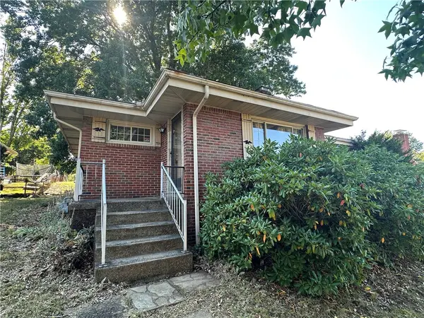 104 Windvale Dr, Whitehall, PA 15236