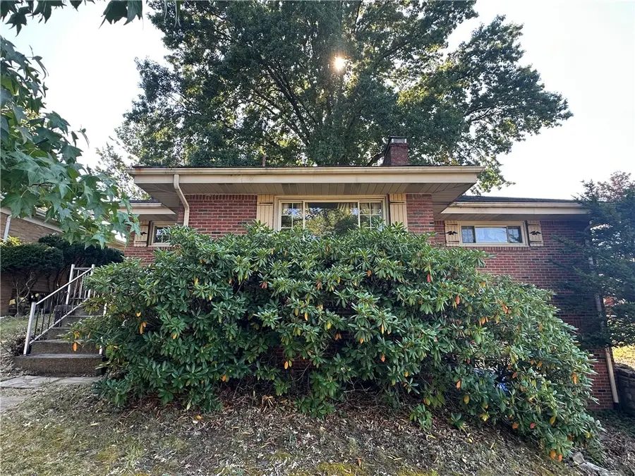 104 Windvale Dr, Whitehall, PA 15236 - Image #2