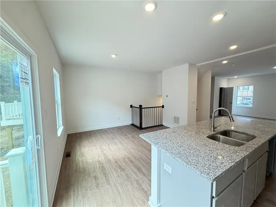 2002 Canterbury Dr, Imperial, PA 15126 - Image #3