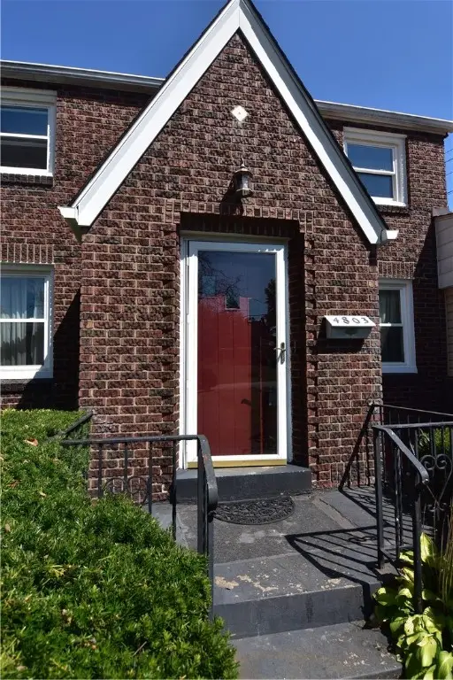 4803 Roberta Dr, West Mifflin, PA 15122 - Image #2