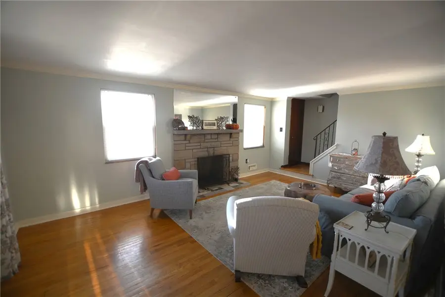 130 Gerard Dr, Shaler, PA 15209 - Image #2