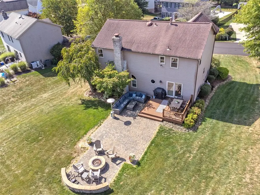 1062 Redoak Dr, Penn Township, PA 15636 - Image #2