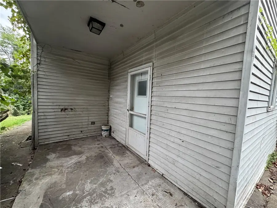 42 Sprague St, Wilmerding, PA 15148 - Image #2