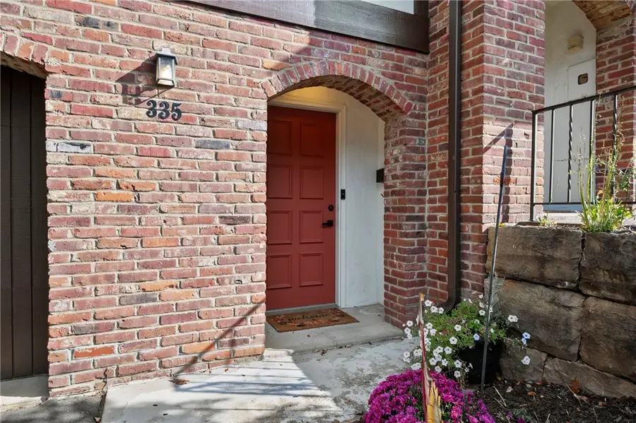 335 Woodbridge Dr, Ross Township, PA 15237 - Image #2