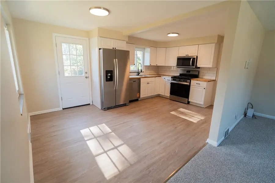 746 Lechner Ln, Baldwin, PA 15227 - Image #2