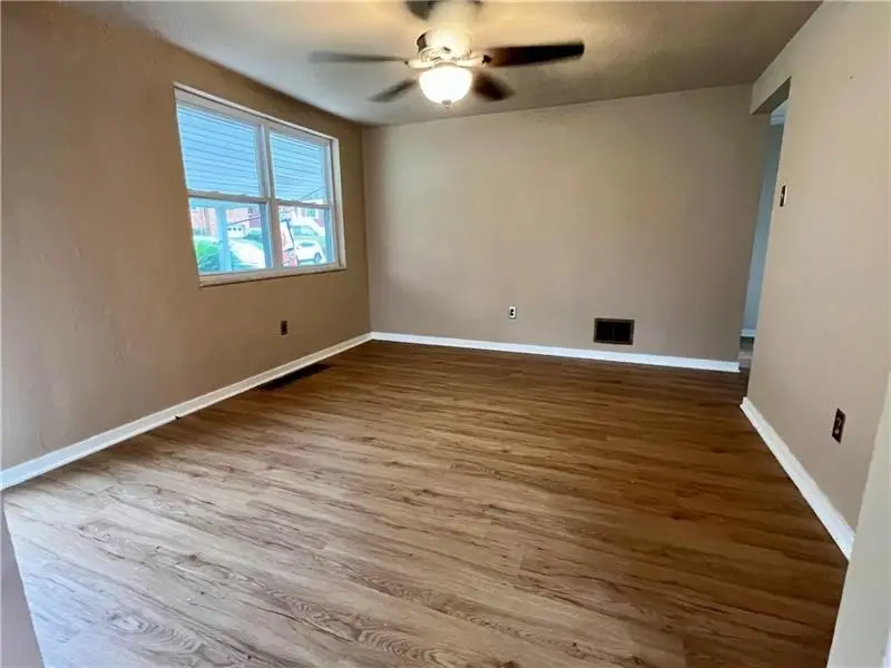 3329 Recker Dr, Baldwin, PA 15227 - Image #3