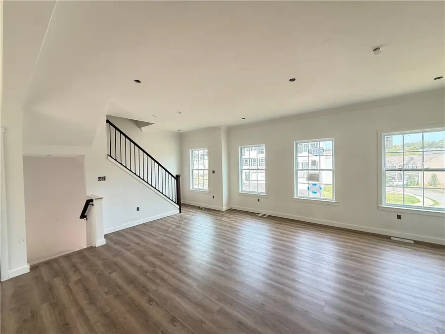 182 Lockheed Dr, Carnot Moon, PA 15108 - Image #2