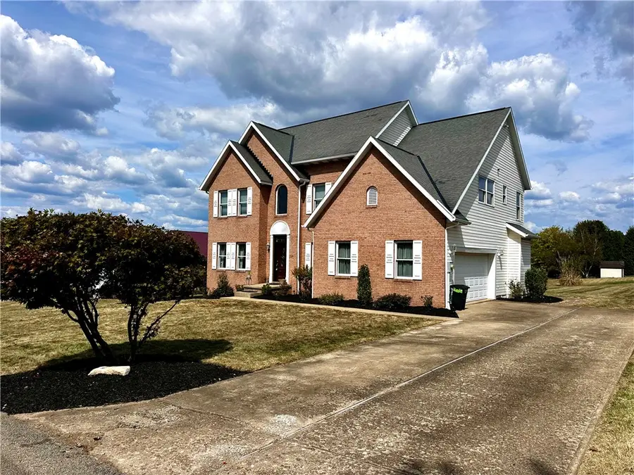 1019 Kimberly Dr, Hopwood, PA 15401 - Image #2