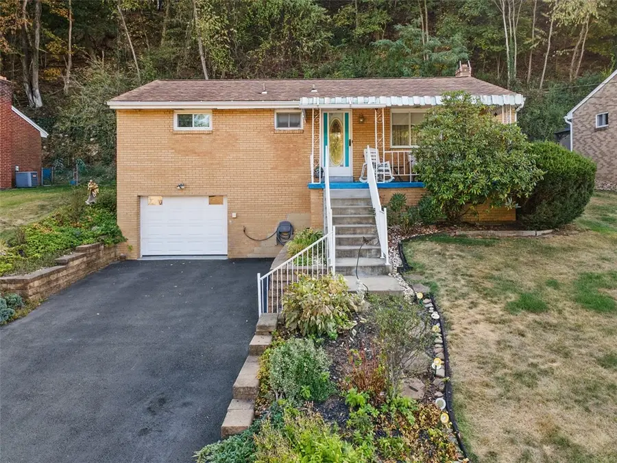 142 Donmor Dr, Ross Township, PA 15237 - Image #2