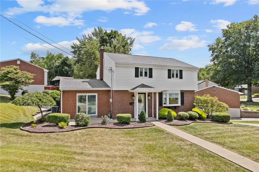 241 Castle Dr, West Mifflin, PA 15122 - Image #2