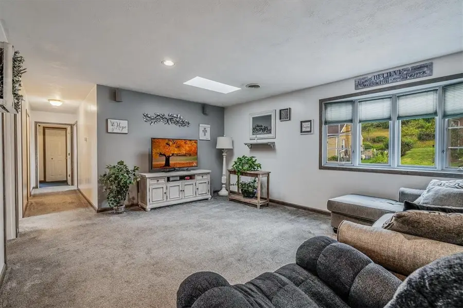 165 Oakdale Ave, Castle Shannon, PA 15234 - Image #2