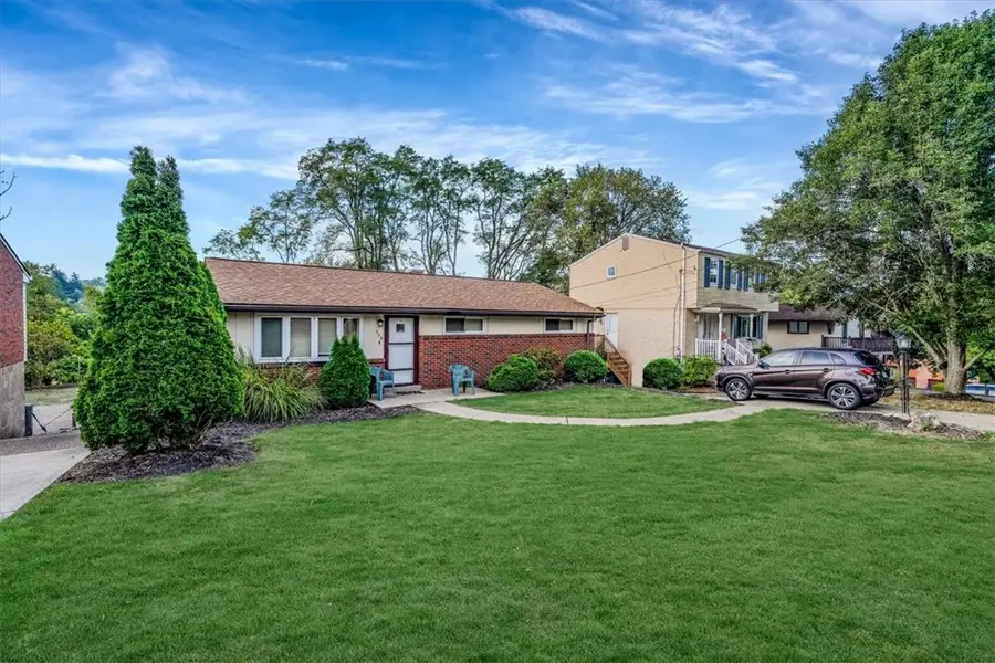 954 Ellen Dr, Baldwin, PA 15227 - Image #3