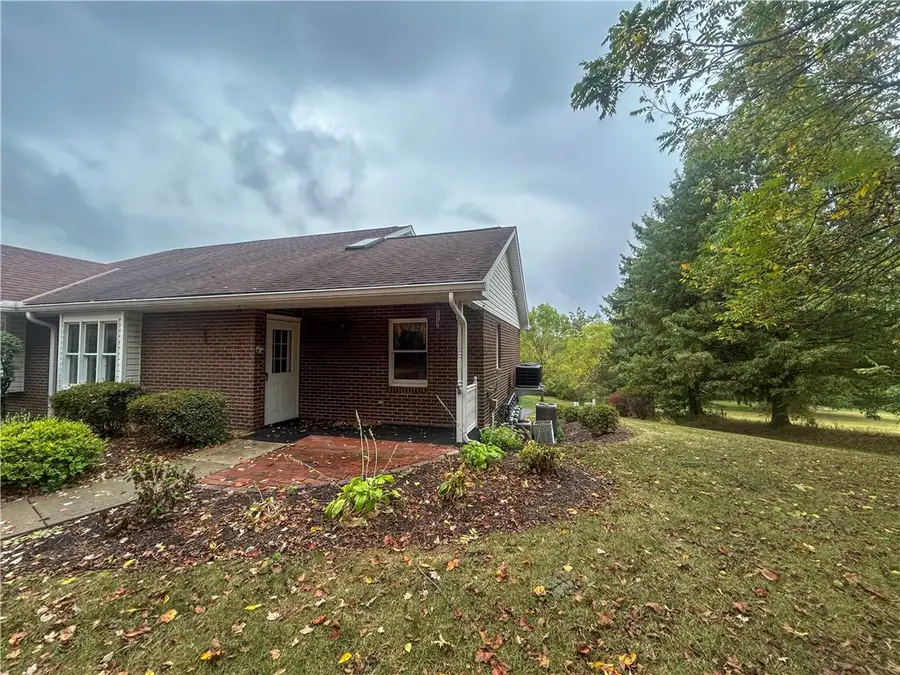 806 Magnolia Ct, Saxonburg, PA 16056 - Image #2