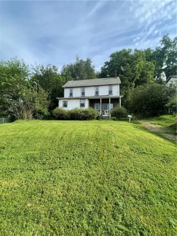 25 Newton Road, Braddock Hills, PA 15221