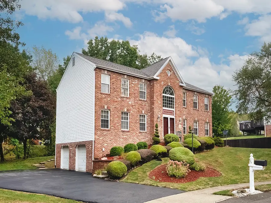 246 Jaclyn Dr, Cranberry Township, PA 16066 - Image #2