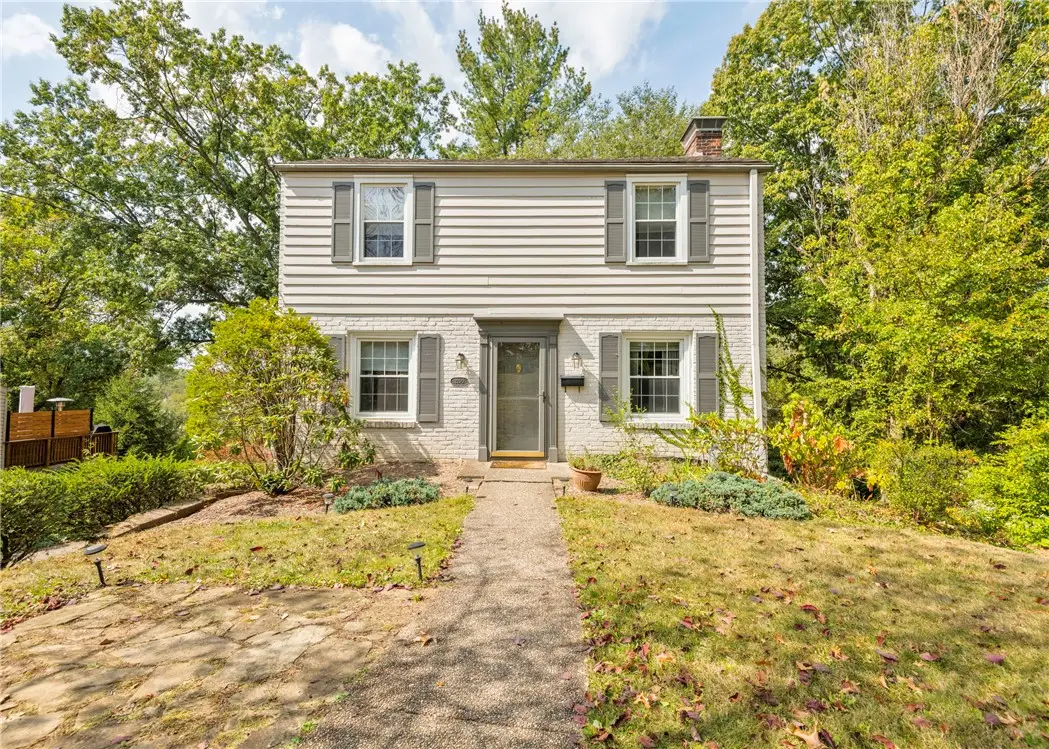 3390 Crestview Dr, Bethel Park, PA 15102 - Image #1