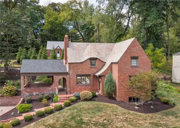 215 Brookside Blvd, Upper St Clair, PA 15241