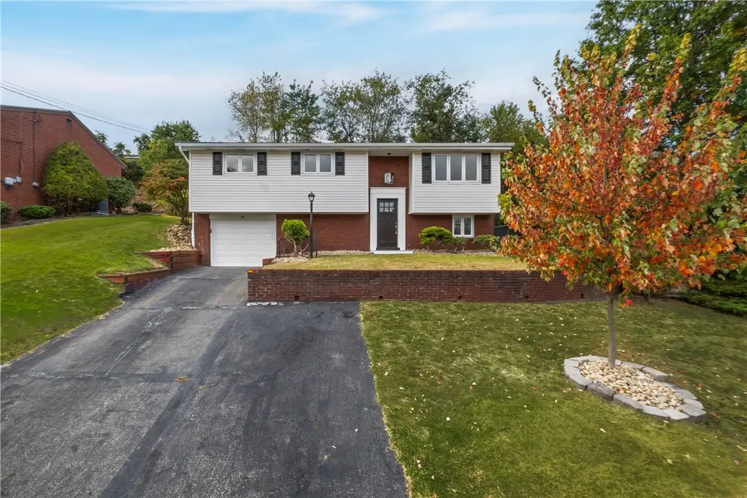 302 Howe St, McKeesport, PA 15132 - #1