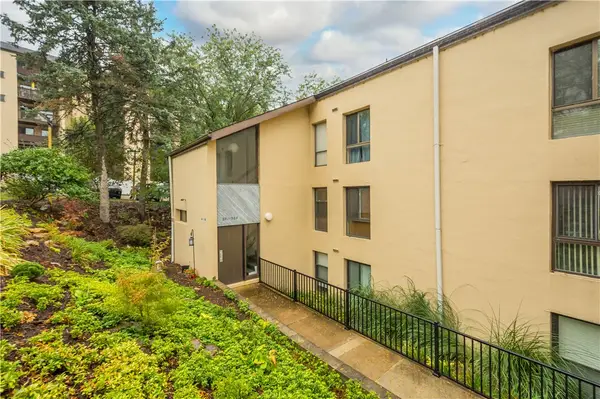 2034 Swallow Hill Rd #302, Scott Twp, PA 15220