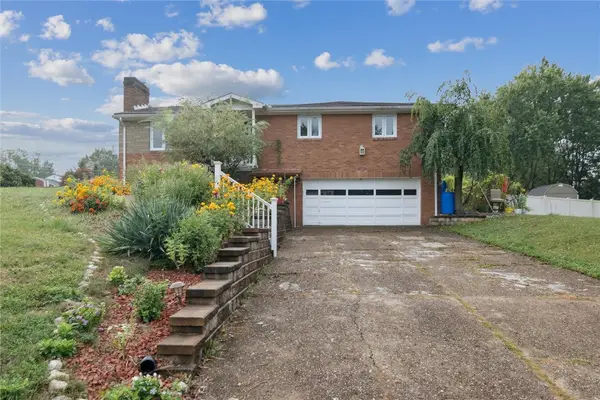 1236 Fox Terrier Dr, Bethel Park, PA 15102