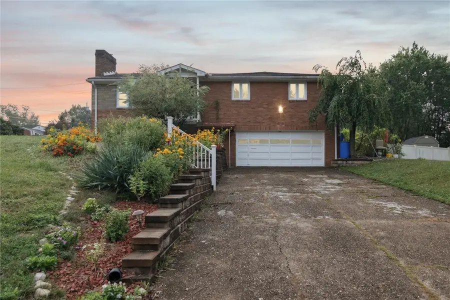 1236 Fox Terrier Dr, Bethel Park, PA 15102 - Image #2