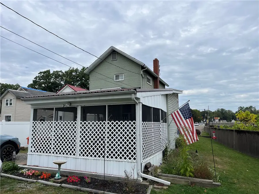 321 E Union St, Punxsutawney, PA 15767 - #3