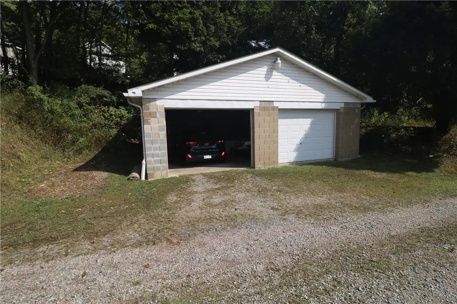 407 Lower Spring Ln, Daisytown, PA 15358 - Image #2